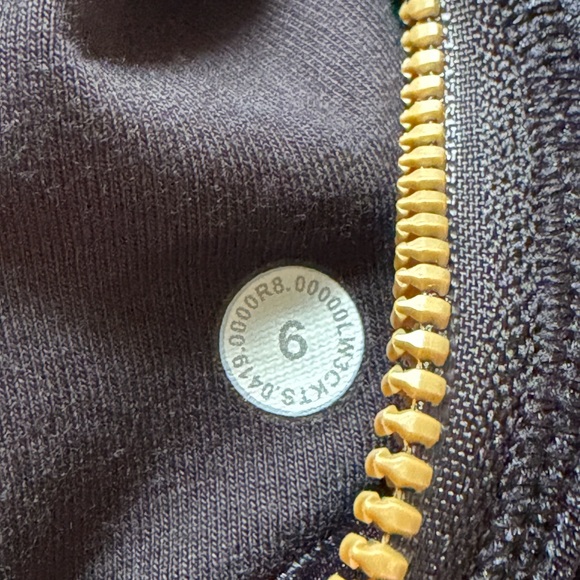 Lululemon Define Hooded Jacket *Velvet
Black 6 - Picture 8 of 9